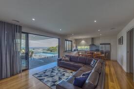 Portarlington House | "ALISON VIEWS" views with a pool!