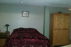 Kitimat House | Spacious Suite in Cable Car
