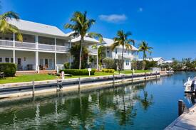 Marathon House | CAPTAINS QUARTERS Coral Lagoon 24 w/ 36' Boat Slip