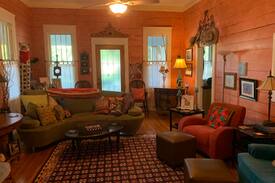 Crowley House | WE ARE OPEN! Single Room-The Garden Under the Oaks
