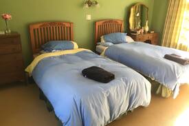 Invercargill House | Heathcote - Breakfast Included