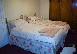 Llwyngwril House | Glanaber B&B - Twin beds/Queen size bed Llwyngwril