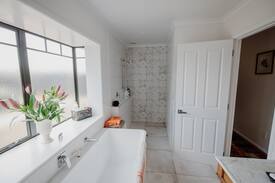 Ohaupo Bed & Breakfast | The Happy Hare - Tally Ho Room