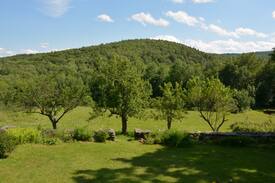 Cummington House | Beautiful Secluded Country House