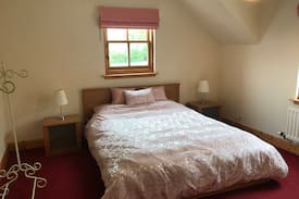 Fintry House | Private King Room in Hillview Cottage