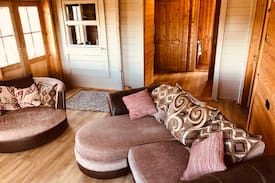 Northallerton Villa | Penhill Luxury Lodge with a hot tub
