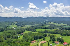 Greeneville House | Cedar Creek Hideaway