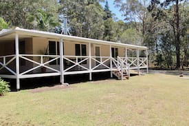 Falls Creek House | Yarranoo Cottage - With swimming pool and linen