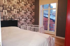 Toyen Apartment | Fin tre roms på Grønland med stor stue og balkong.