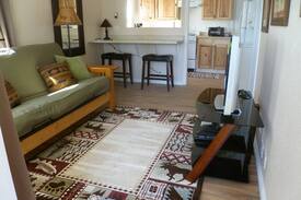 Fairview House | Cozy Cabin in the heart of the City