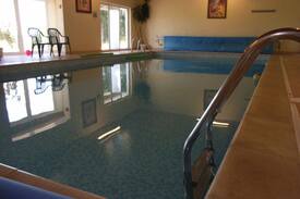 St. Florence Cabin | Saddlers Cottage, Nr Tenby with shared indoor pool