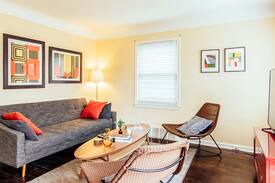 Royal Oak House | ❤ Hidden Gem in Royal Oak City Center- Sleeps 10❤