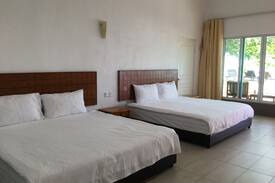 Air Hangat Villa | Labu Labi Residence - Family Room 1