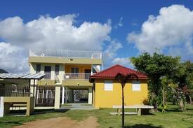 Bajo House | VIRGILIO'S Big House Balneario de Patillas