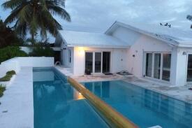 Nassau House | The Beach House Hostel