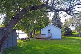 Waupoos House | Creasy's Cottages - ORCHARD OASIS