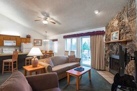Drums Resort | Poconos 2BR Resort Condo in Beech Mountain Lakes