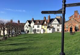 Marlborough House | Charming 2 Bedroom Chapel in Heart of Marlborough