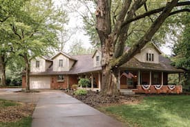 Middlebury House | Mayberry on 8 In Amish Country Sleeps 12+
