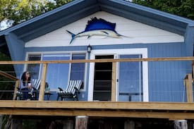 Regional District of Nanaimo House | Quaint Cabin on The Beach