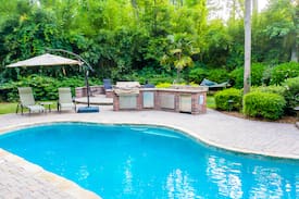 Sea Pines House | 4 Jessamine Place - Renovated and just 4 minutes walk to the beach.