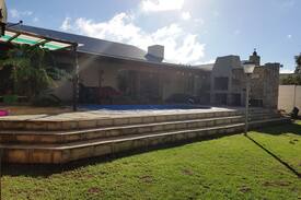Sandbaai House | Charming, spacious & modern family home