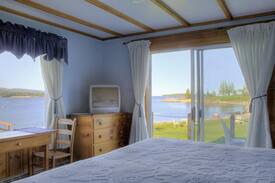 Manset Bed & Breakfast | Northern Light Motel Suite