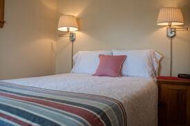 Baddeck Cabin | The Gatehouse - Cozy Retreat w/ beach access.