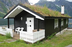 Nesset Cabin | Hasselbo Camping ved Eikesdalsvatnet nr.3