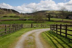 Llandeilo Cabin | Red Kite Lodge - Abbey Cottages Talley, Llandeilo