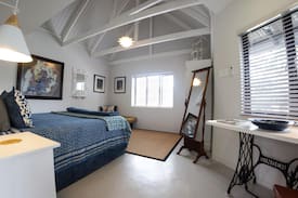 Kloof Apartment | Tamarind Self Catering Apartment