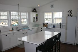 Orondo House | Sun Cove Lake House: Columbia River Getaway
