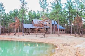 Broken Bow Cabin | Steel Creek Lodge 2 - Rustic Luxury 6 Bedroom cabin on a Pond.