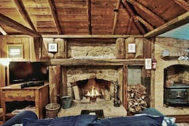 Kangaroo Valley Cabin | Romantic & Cosy in the Village 'Loughmore Cottage'