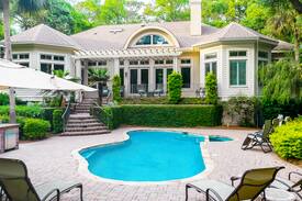 Sea Pines House | 4 Jessamine Place - Renovated and just 4 minutes walk to the beach.