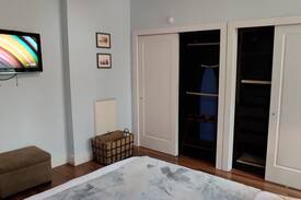 Downtown Jersey City Apartment | Spacious & Cozy Suite (Washer/Dryer On-Site)