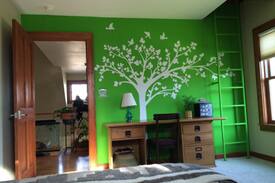 Riverwest Apartment | The Green Room @ Hawk's Nest