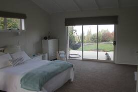 Hamurana Bed & Breakfast | Hamurana Lake Views in Rotorua: bed and breakfast.