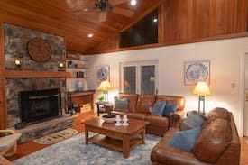 Snowshoe House | North West Ridge 112 - Timber Wolf Lodge Ski Chalet. Adjacent to the Western Territory Slopes. Free Shuttle to Village .