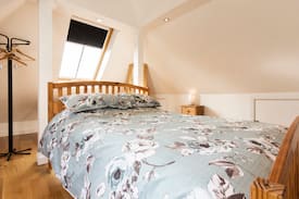 Whitstable Apartment | The Mews Loft Apartment @ No. 17