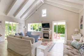 Constantia Cabin | Beautiful Private Constantia Cottage The Appleyard