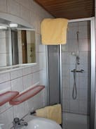 Zandt House | Ferienhaus Erna mit drei sep. Schlafräumen, grossem eingezäunten 250m² grosser Garten, neue Hausausstattung mit neuer Küche mit Spülmaschine, Waschmaschine, kostenfreiem w-lan und drei Parkplätzen