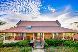 Uswetakeiyawa House | Beach Villa Pamunugama