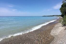 Kincardine Cabin | Rustic Lakeview Cottage, steps to the beach!