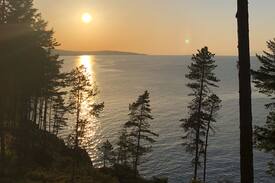 Regional District of Nanaimo House | Serenity NOW! Self-contained ocean-front suite.