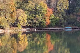 Salem House | Lakefront Whitewater Lake, SC Spring/Summer Vacay!