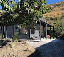 Lower Shotover Apartment | Manaia Cottage-Luxurious stylish with Great Views