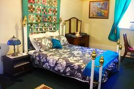 Brisbane Grove Bed & Breakfast | Yattalunga Homestead Farm QB & Breakfast