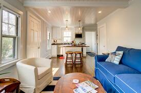 Falmouth Cabin | Quissett Cottage - Walk to The Knob/private beach!