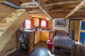 Wiseman Cabin | Arctic Getaway B&B - Aurora cabin